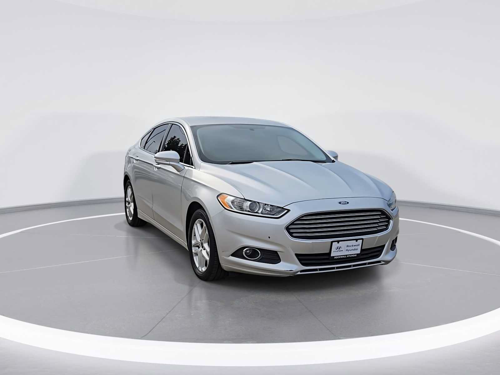 Used 2014 Ford Fusion SE w/ Equipment Group 202A FWD image 2