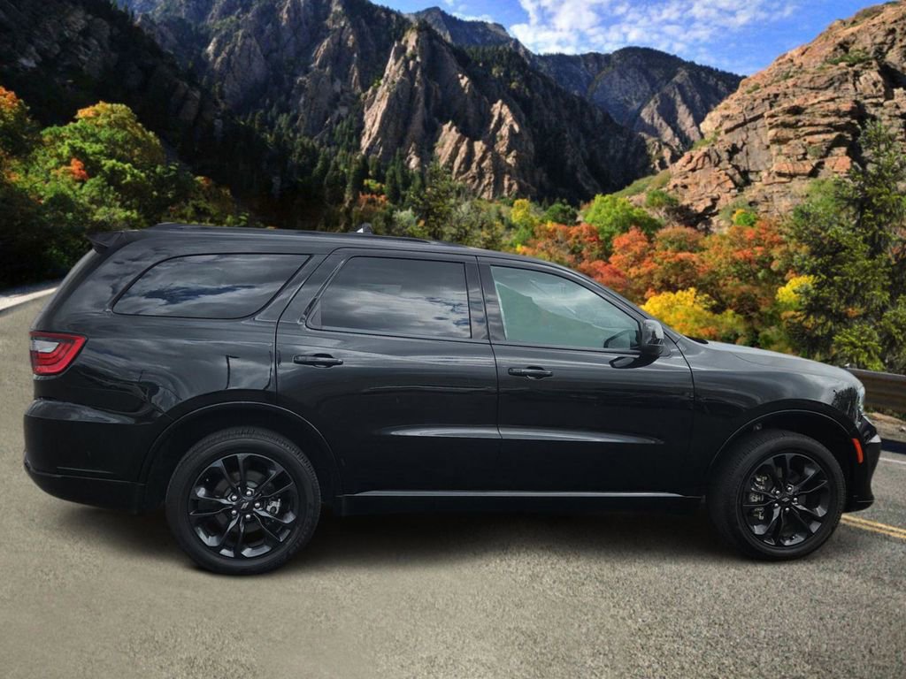 Used 2023 Dodge Durango GT w/ Blacktop Package AWD/4WD image 2