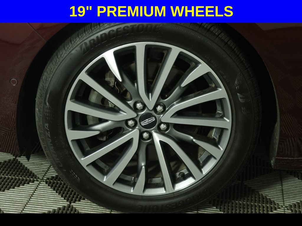 Used 2017 Lincoln Continental Select w/ Technology Package FWD image 9