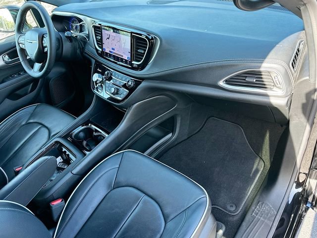 Used 2025 Chrysler Pacifica Limited w/ Uconnect Theater Family Group AWD/4WD image 33