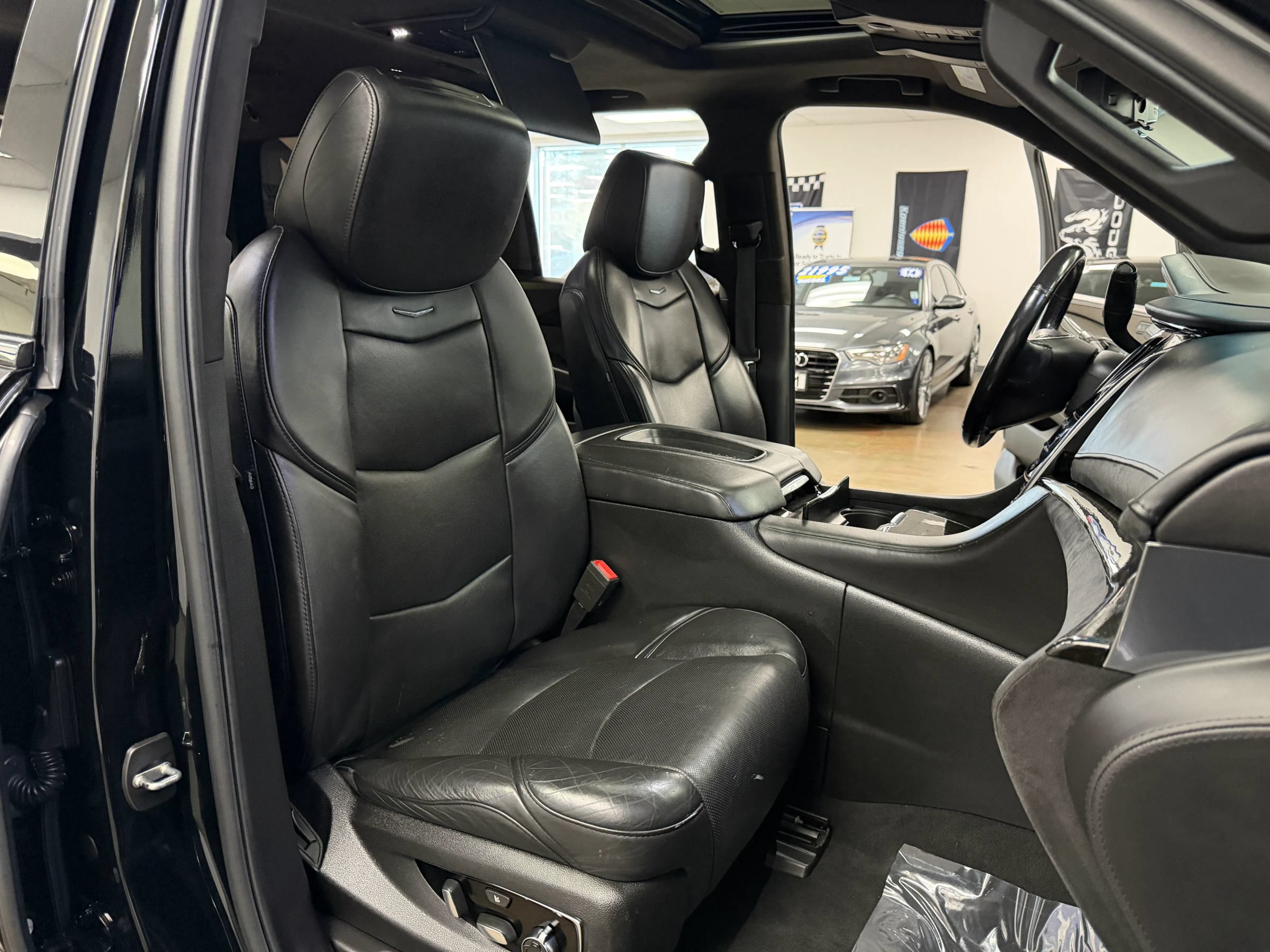 Used 2018 Cadillac Escalade Platinum RWD image 26