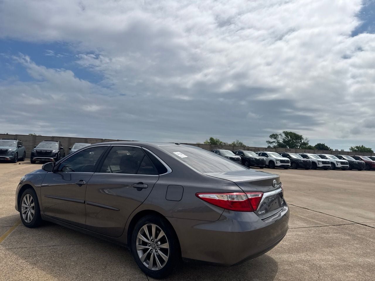 Used 2017 Toyota Camry XLE FWD image 13