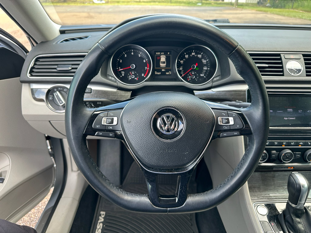 Used 2017 Volkswagen Passat 1.8T SE FWD image 19
