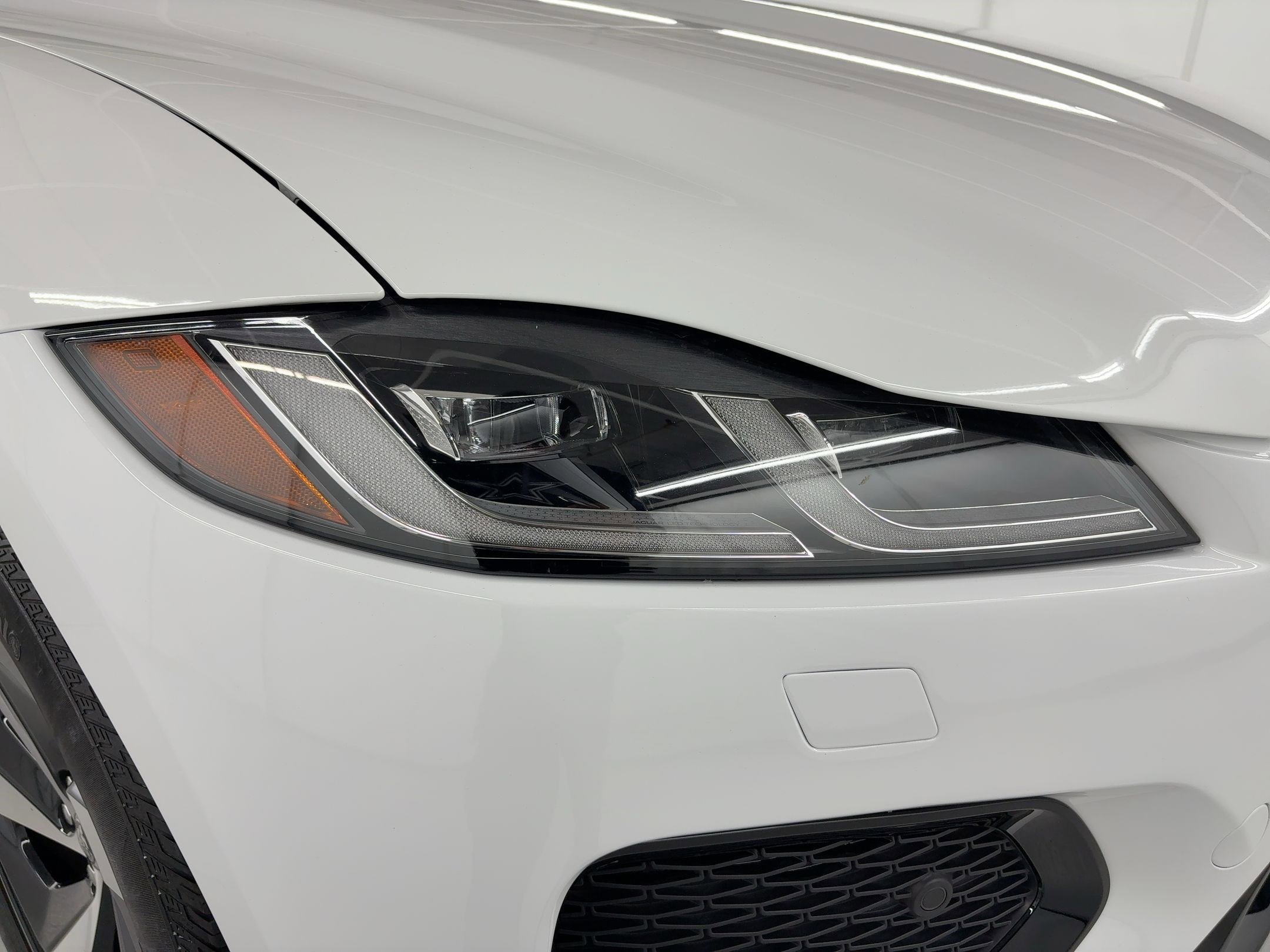 Used 2024 Jaguar F-PACE R-Dynamic S image 11