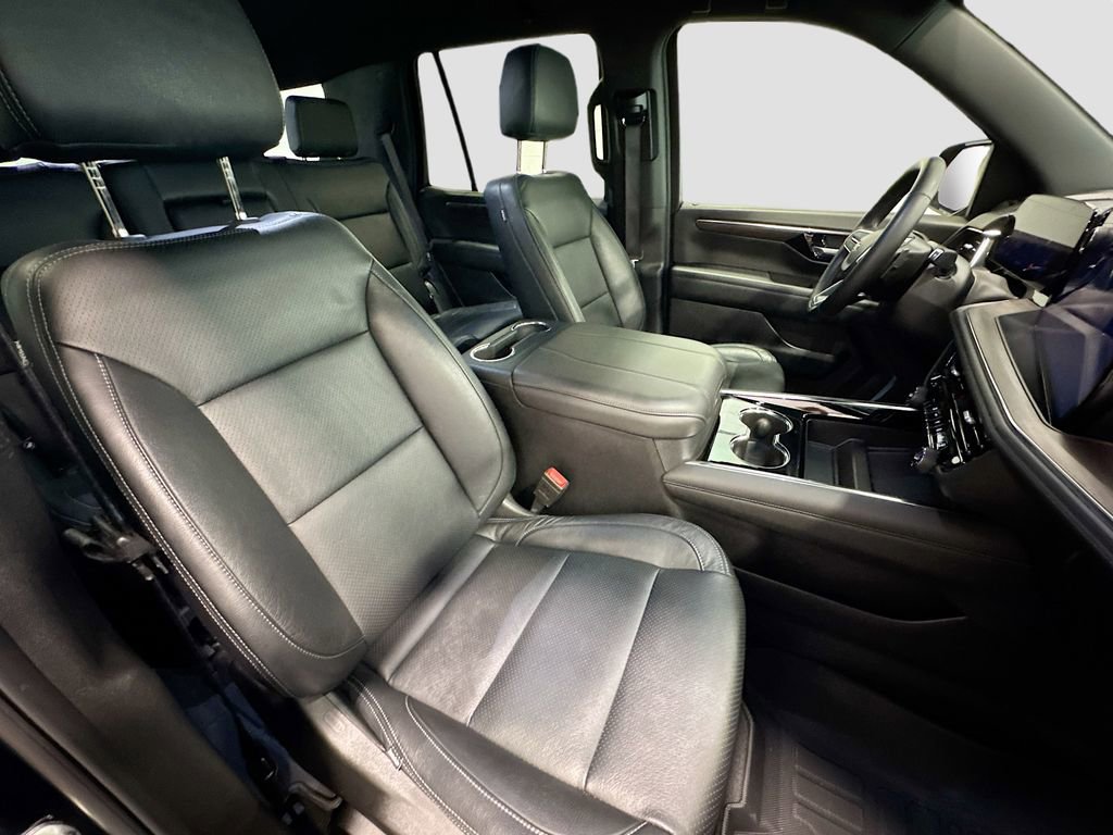 Used 2025 Chevrolet Tahoe LS image 23