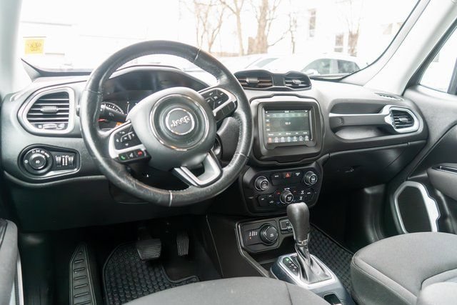 Used 2020 Jeep Renegade Latitude w/ Cold Weather Group AWD/4WD image 13
