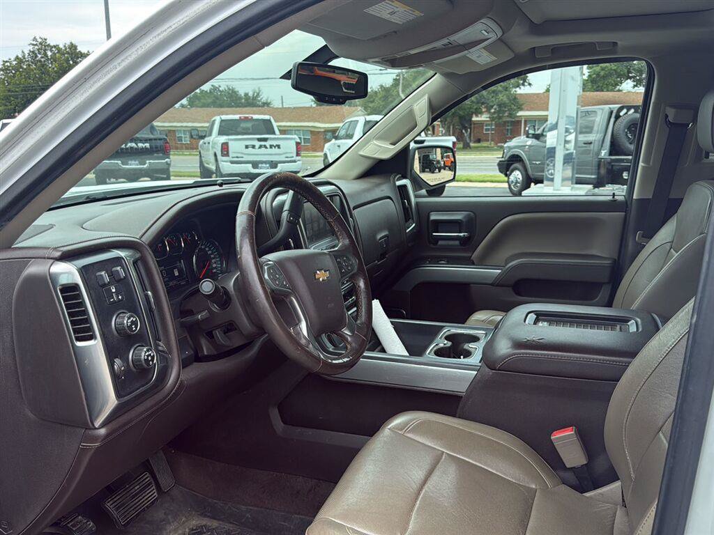 Used 2017 Chevrolet Silverado 1500 LTZ Z71 w/ LTZ Plus Package AWD/4WD image 7