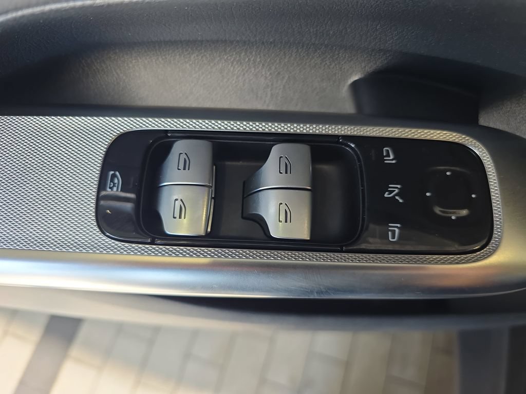 Used 2026 Mercedes-Benz GLC 300 image 31