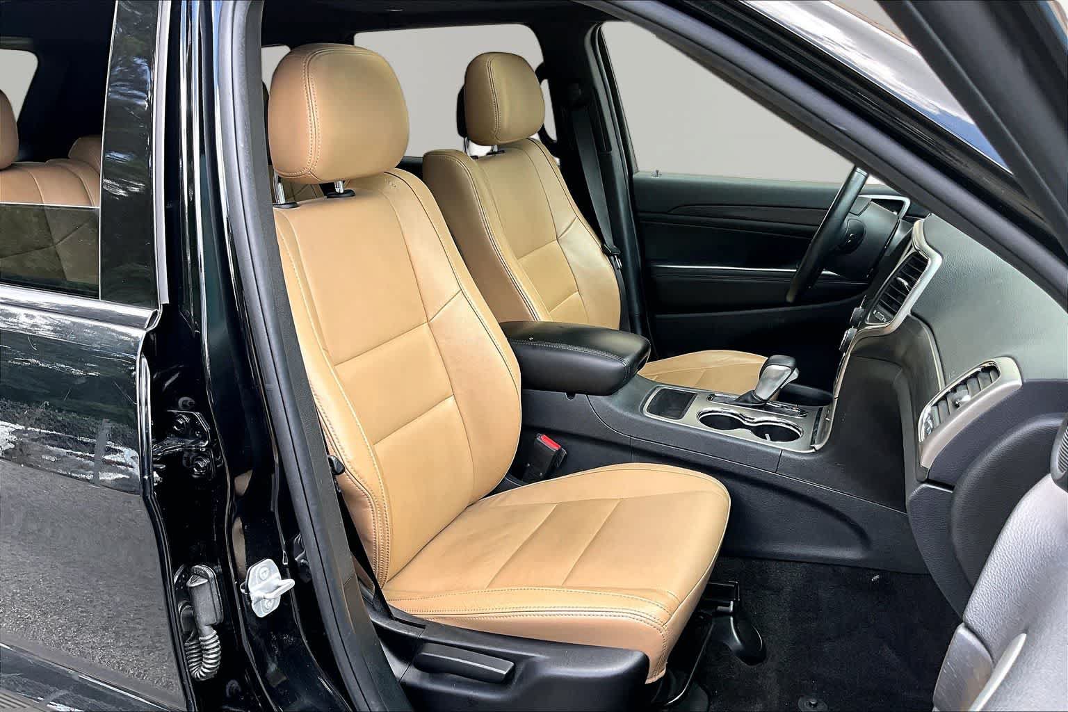 Used 2018 Jeep Grand Cherokee Altitude RWD image 9