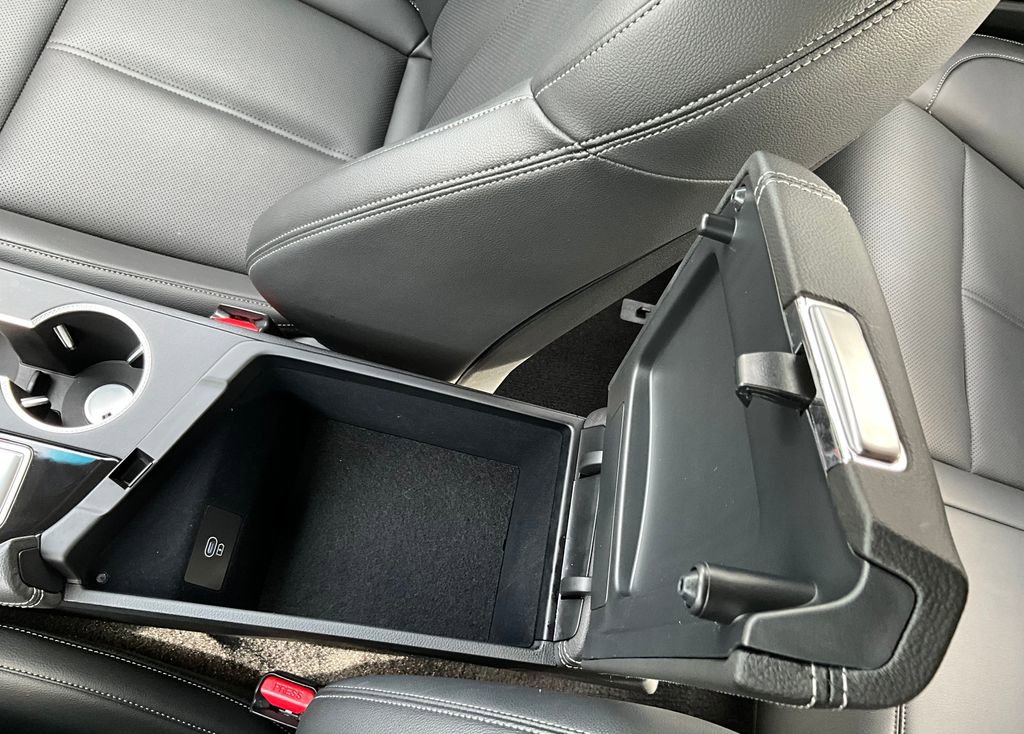 Used 2025 Genesis G70 2.5T image 30