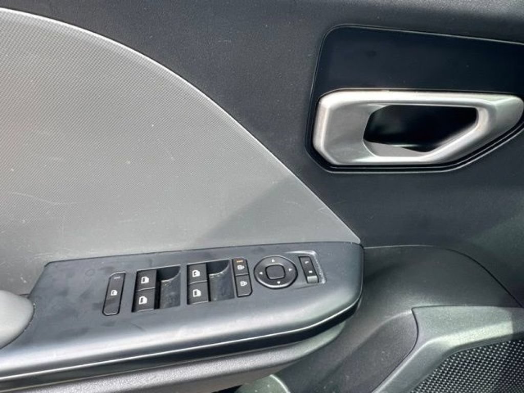 Used 2025 Kia K4 FWD image 39
