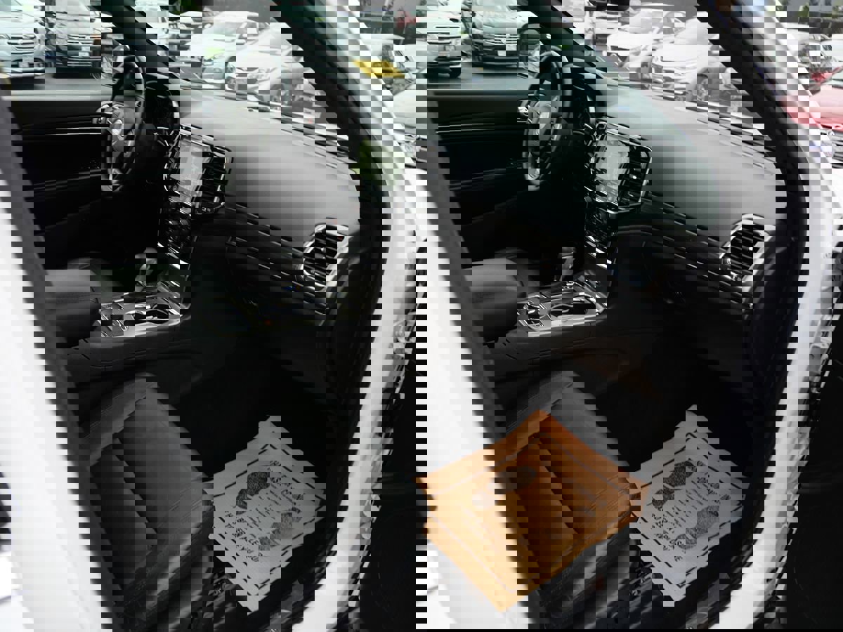 Used 2021 Jeep Grand Cherokee Limited w/ Trailer Tow Group IV image 27