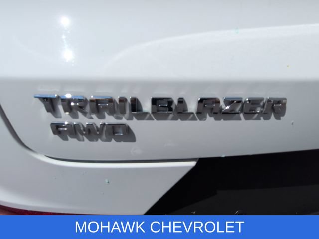 Used 2025 Chevrolet TrailBlazer LT w/ Convenience Package AWD/4WD image 31