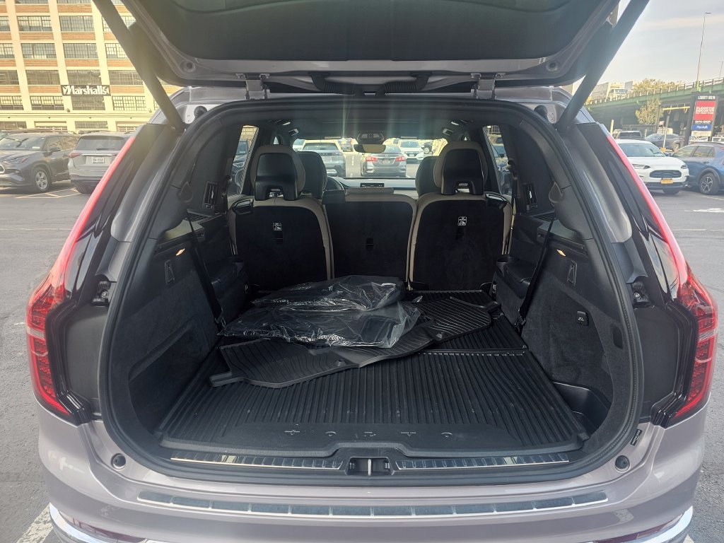 Certified 2026 Volvo XC90 B6 Plus w/ Protection Package Premier AWD/4WD image 34