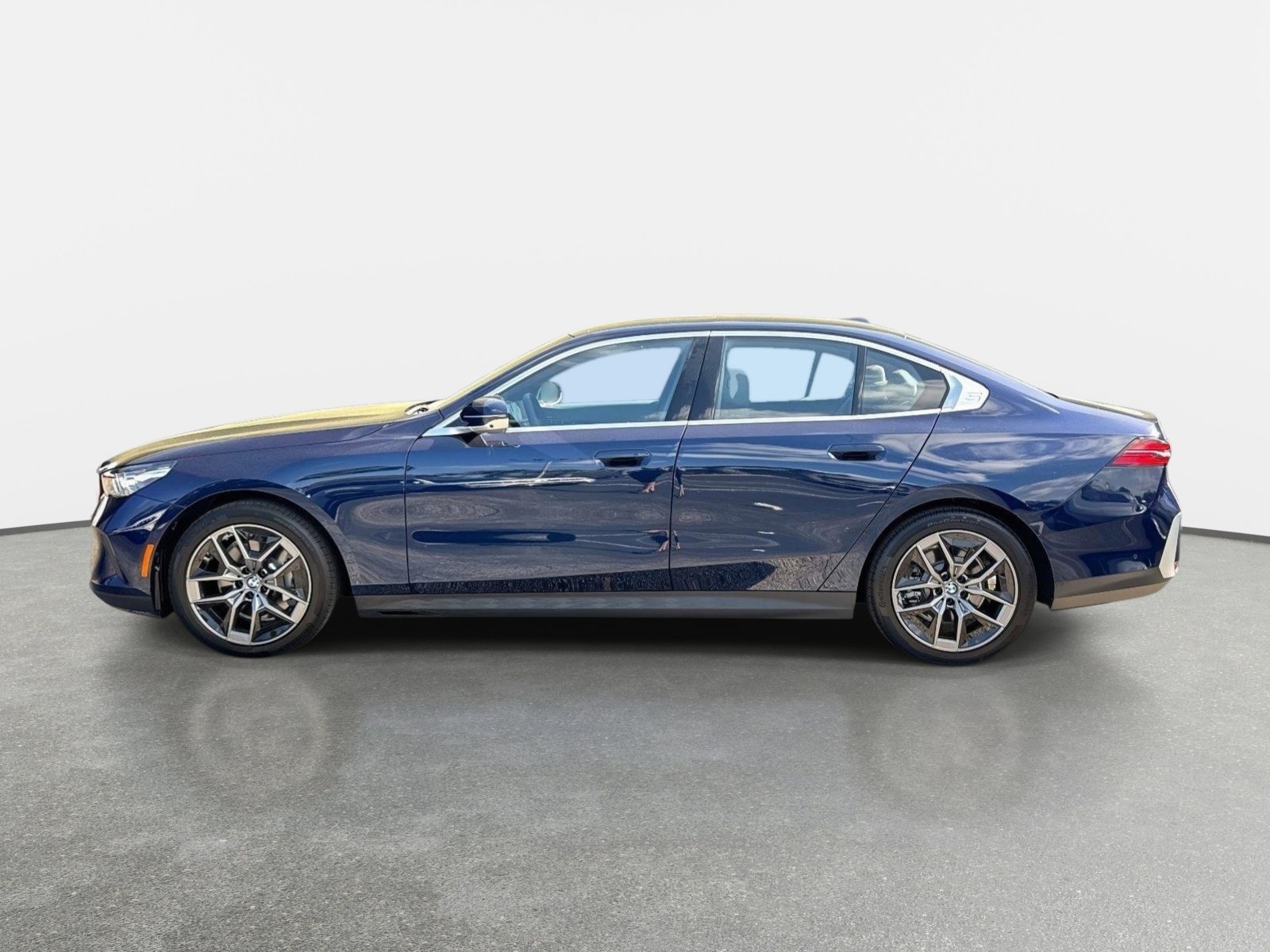 Used 2026 BMW 530i xDrive AWD/4WD image 6