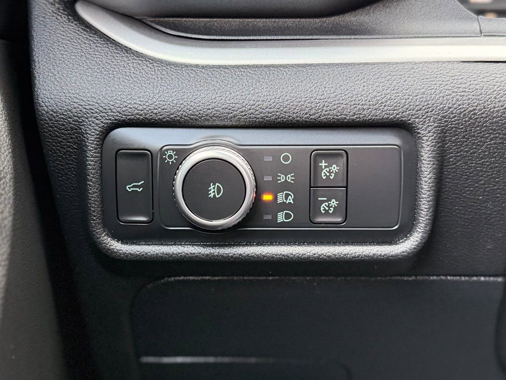 Used 2021 Ford Explorer XLT w/ Equipment Group 202A image 16