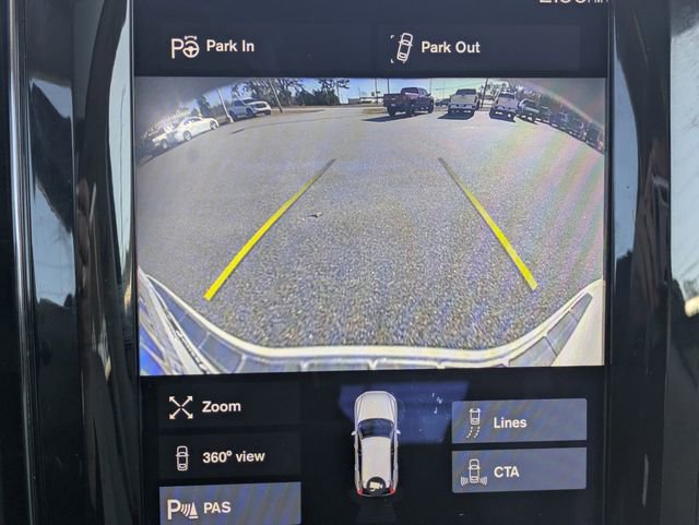 Used 2018 Volvo XC60 T6 Momentum w/ Convenience Package image 23