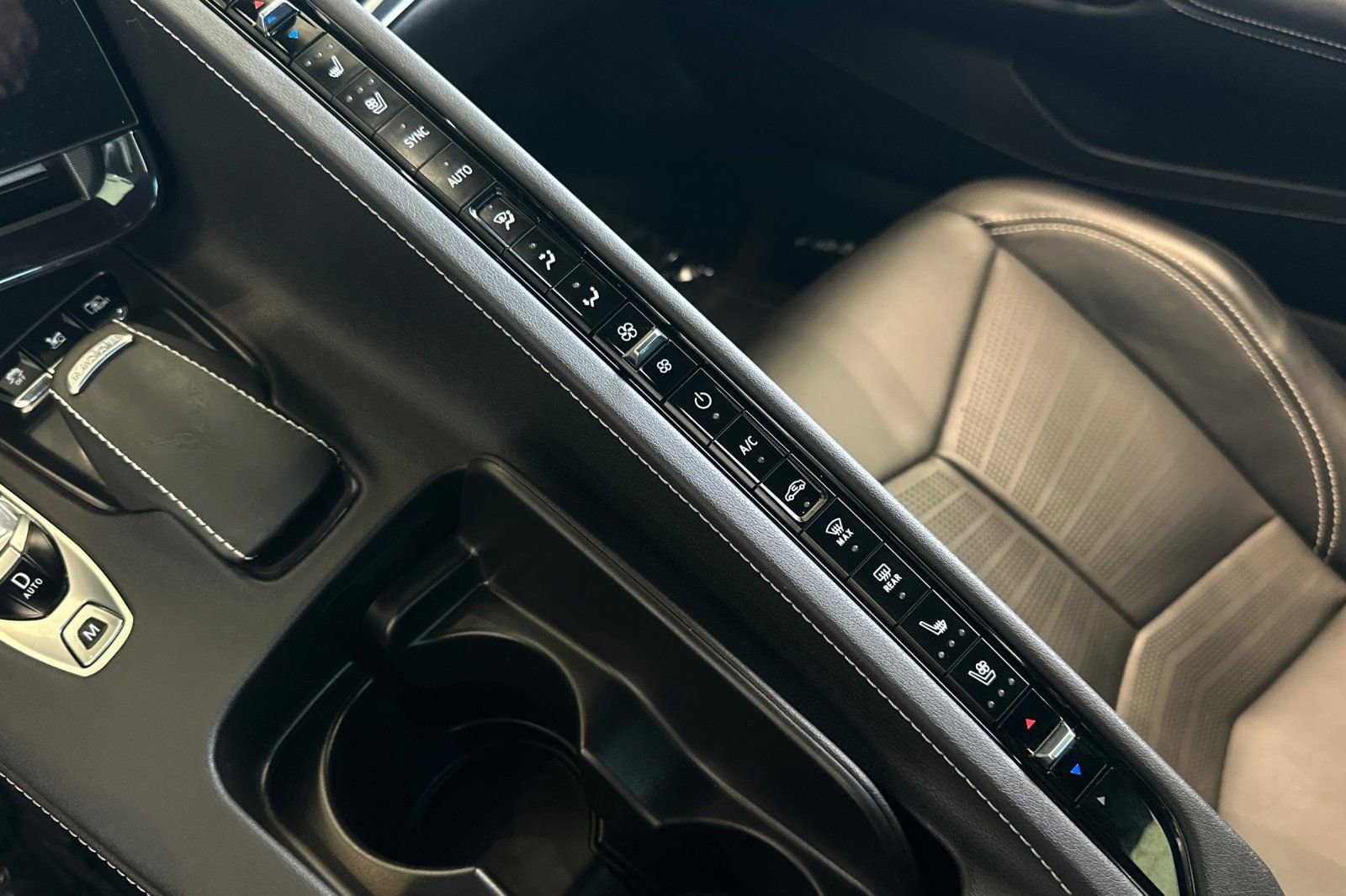 Used 2024 Chevrolet Corvette Stingray Preferred Conv w/ Stealth Interior Trim Package RWD image 18