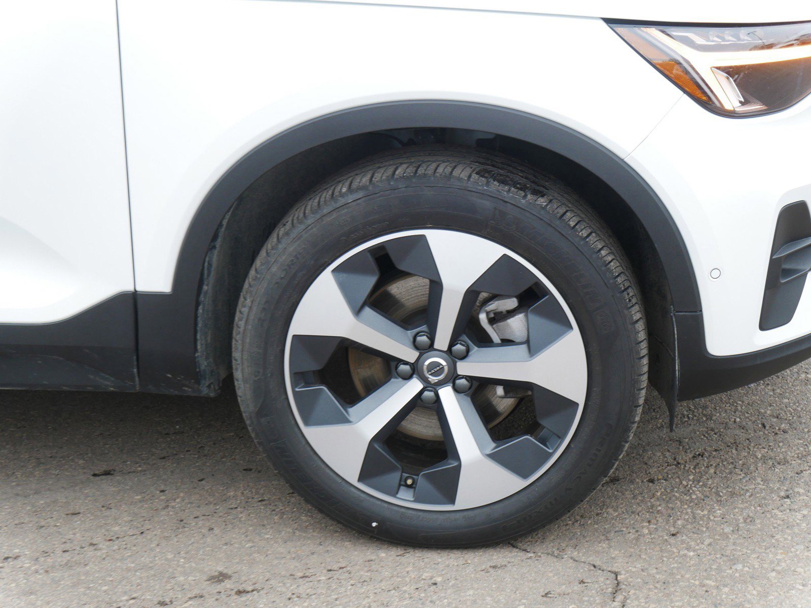 Certified 2025 Volvo XC40 B5 Plus image 9