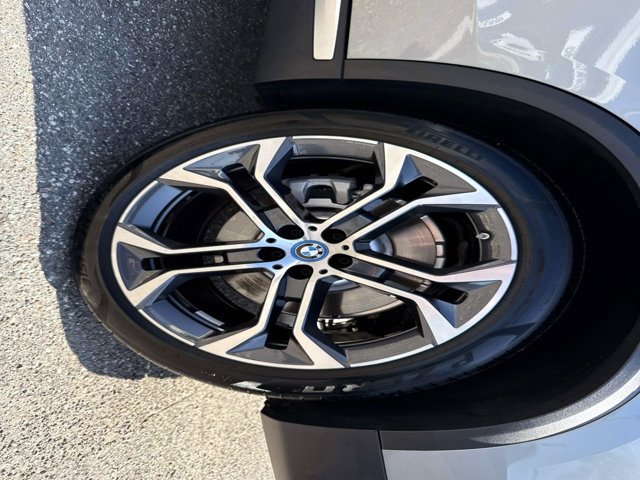 Certified 2025 BMW X5 xDrive50e w/ Climate Comfort Package AWD/4WD image 10