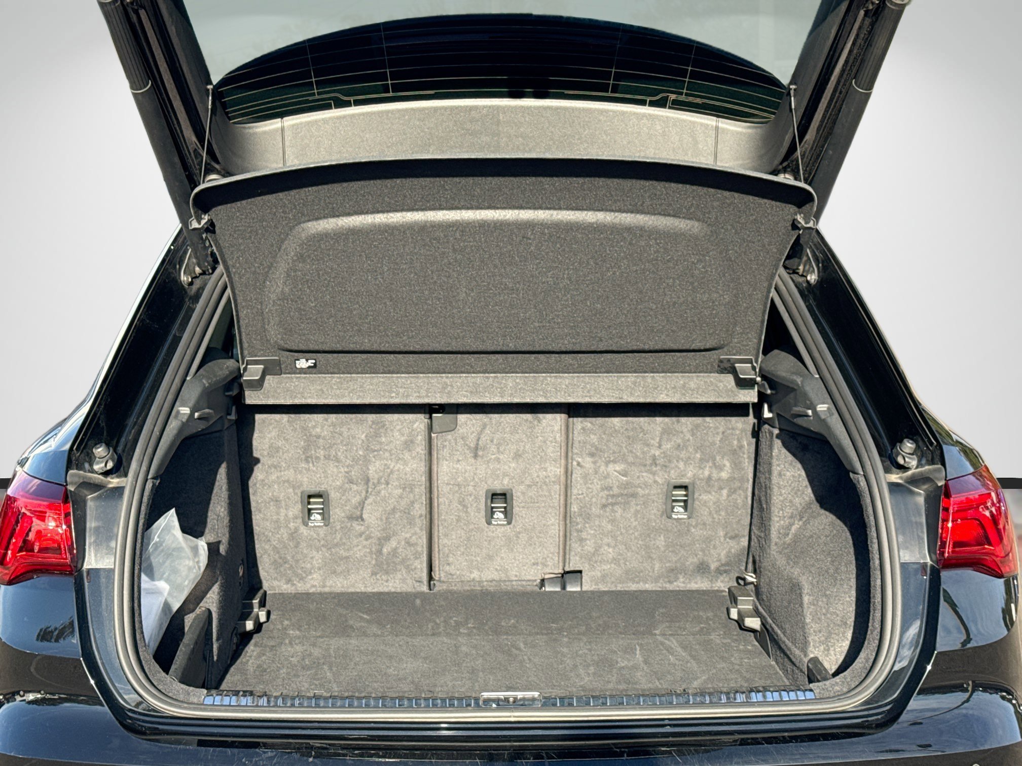 Used 2025 Audi Q3 2.0T Premium image 11