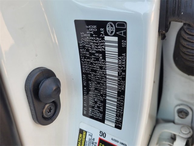 Used 2015 Toyota Corolla LE image 19