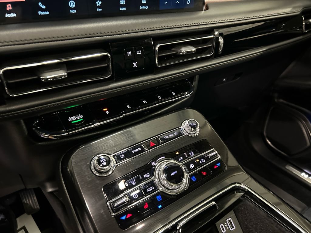 Used 2022 Lincoln Nautilus Reserve AWD/4WD image 18