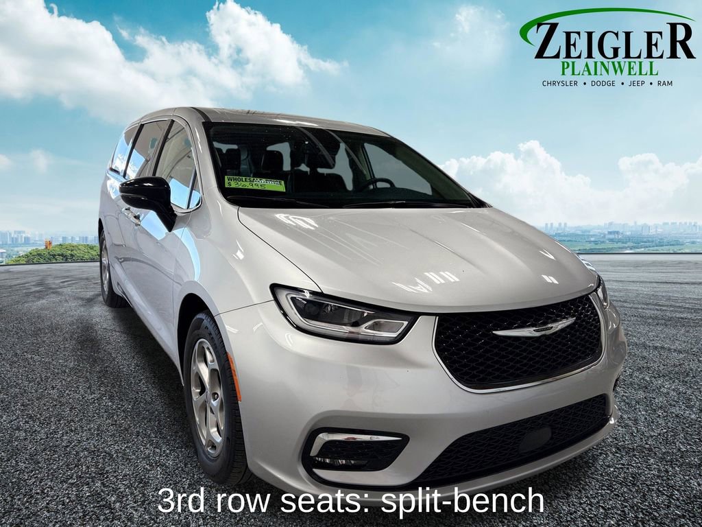 Used 2024 Chrysler Pacifica Limited image 14