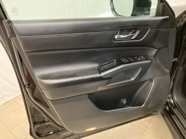 Used 2022 Nissan Pathfinder SL w/ SL Black Package image 28