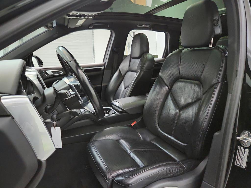 Used 2017 Porsche Cayenne Platinum Edition image 14