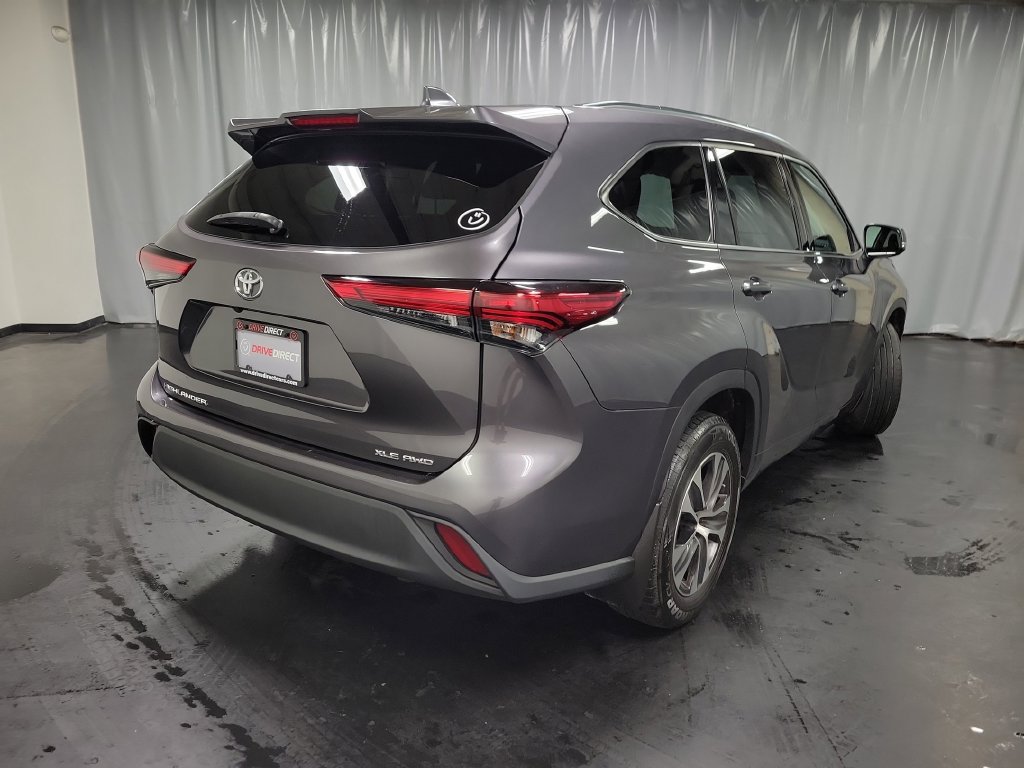 Used 2021 Toyota Highlander XLE AWD/4WD image 8