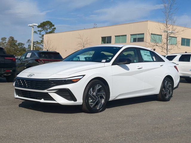 Certified 2025 Hyundai Elantra Sport FWD image 2