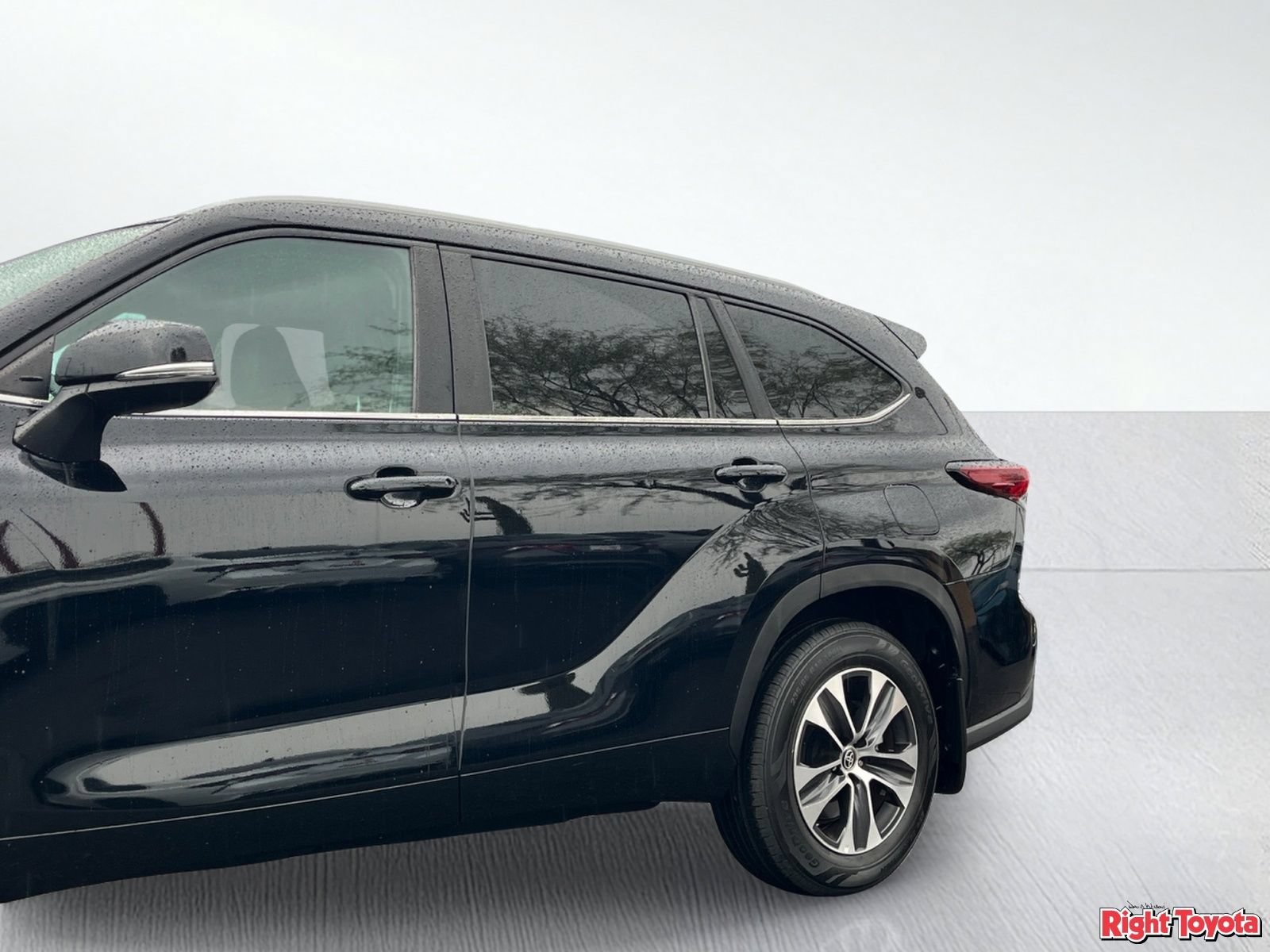 Certified 2024 Toyota Highlander XLE AWD/4WD image 10