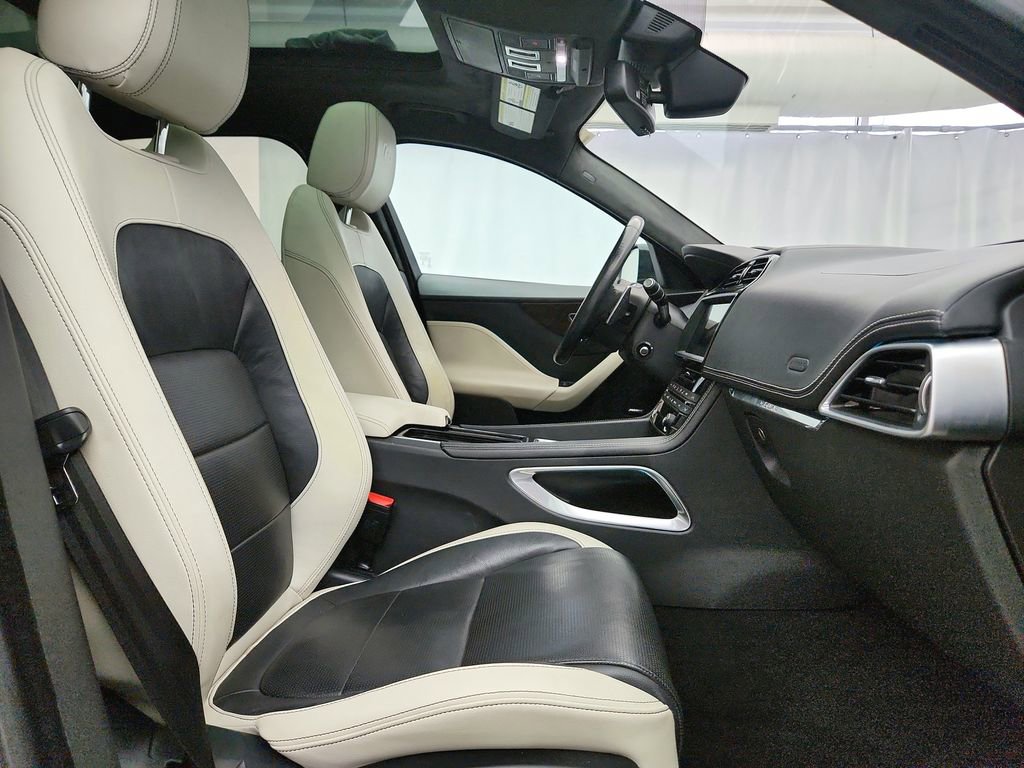 Used 2018 Jaguar F-PACE S image 30