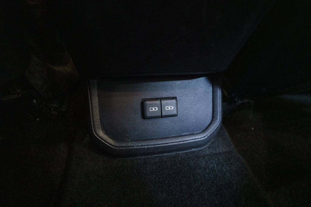 Used 2023 Toyota Highlander LE FWD image 31