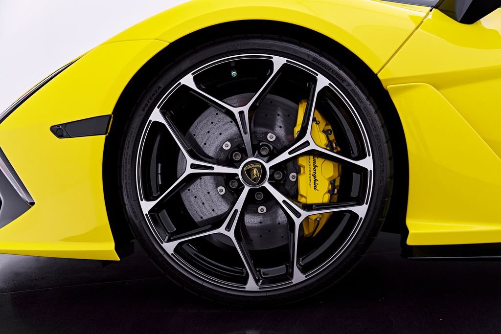 Used 2026 Lamborghini Revuelto AWD/4WD image 3
