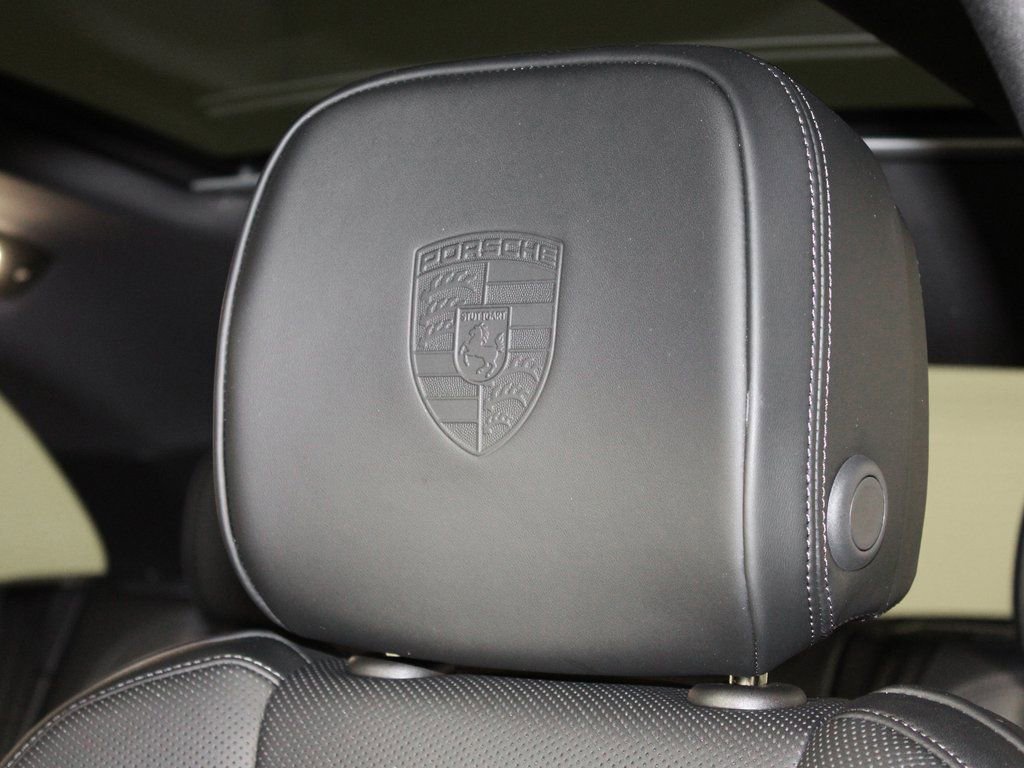 Certified 2025 Porsche Macan Turbo image 19