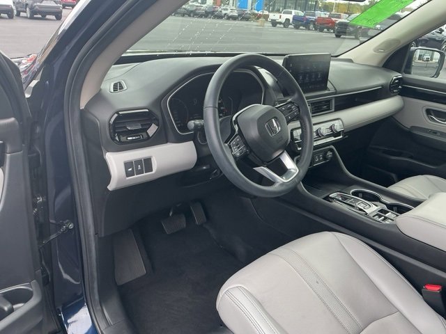 Used 2025 Honda Pilot Touring image 11