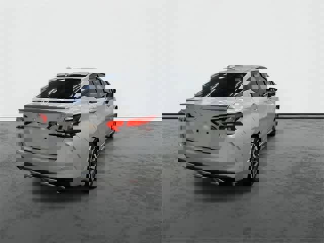 Used 2020 Nissan Versa SR image 3