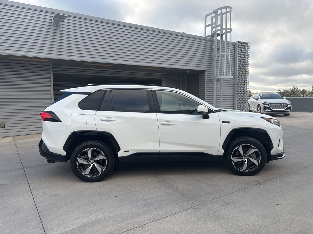 Used 2021 Toyota RAV4 SE w/ Weather & Moonroof Package AWD/4WD image 4