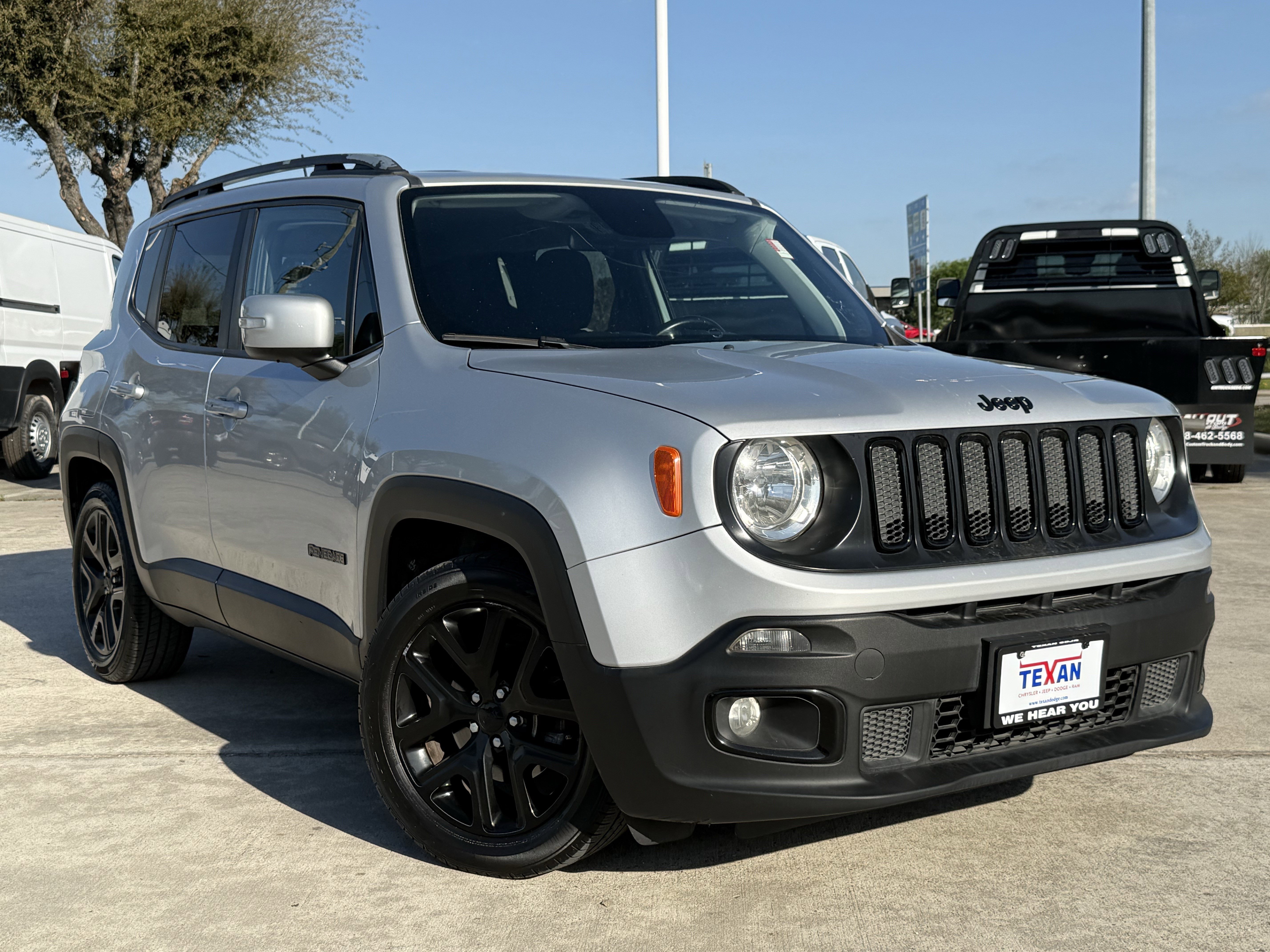 Used 2018 Jeep Renegade Altitude image 2