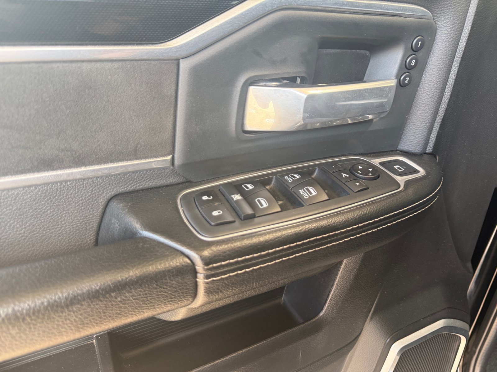 Used 2019 RAM 3500 Laramie w/ Black Appearance Package AWD/4WD image 13