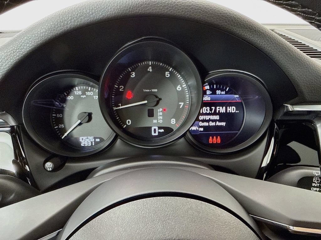 Certified 2025 Porsche Macan AWD/4WD image 16