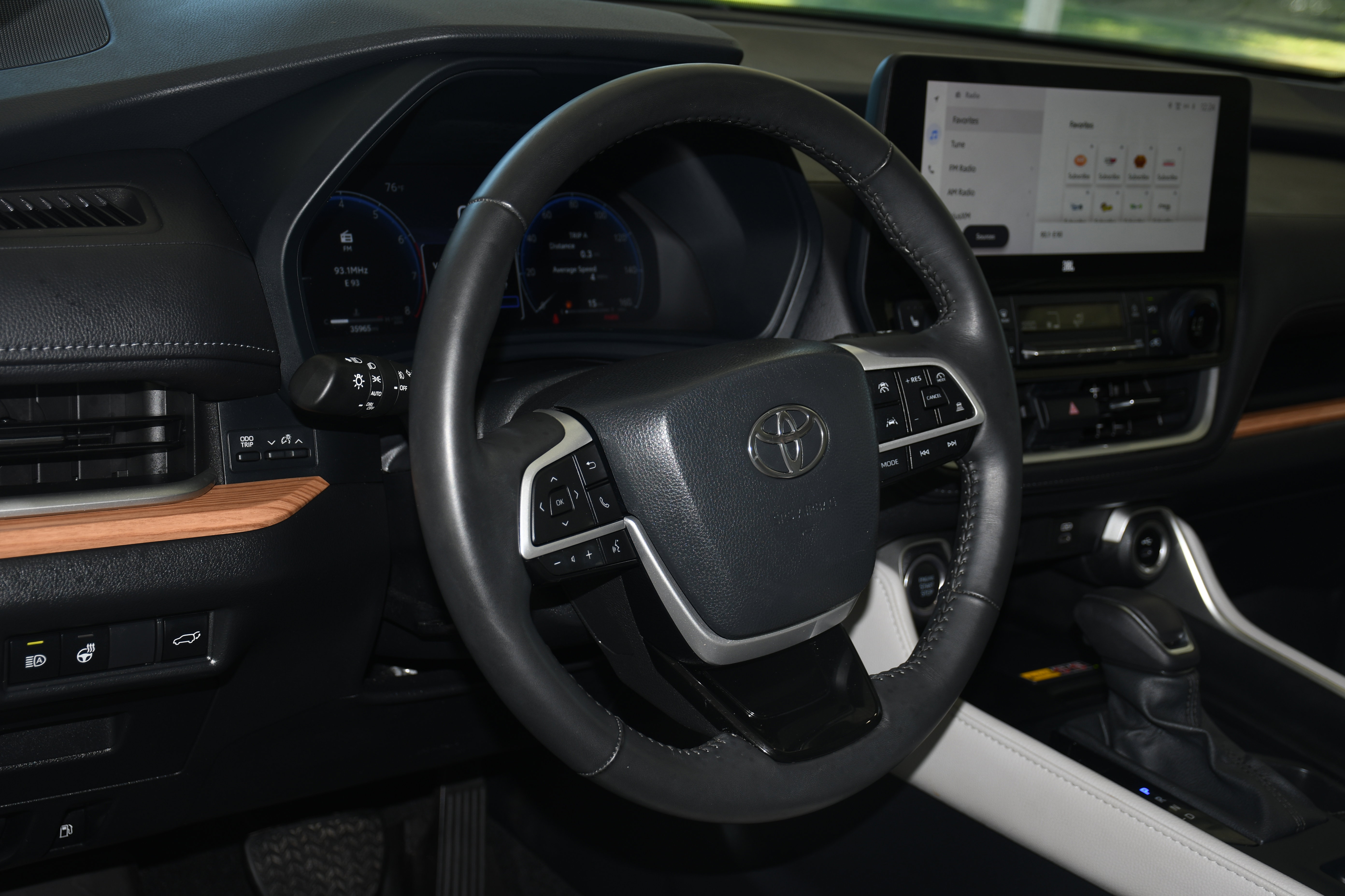 Used 2024 Toyota Grand Highlander Limited image 9