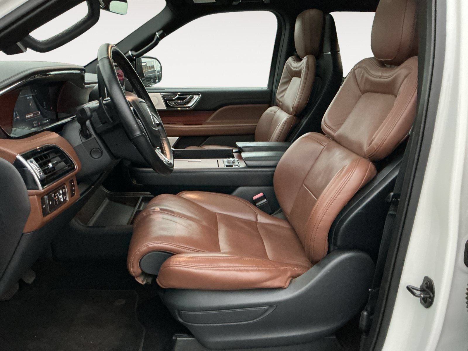 Used 2022 Lincoln Navigator Reserve AWD/4WD image 9