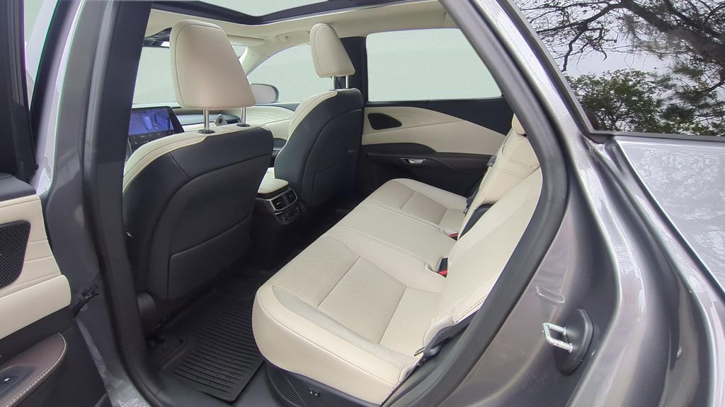 Used 2023 Lexus RX 350 w/ Cold Area Package image 10