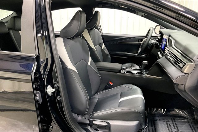 Used 2025 Toyota Camry SE FWD image 8