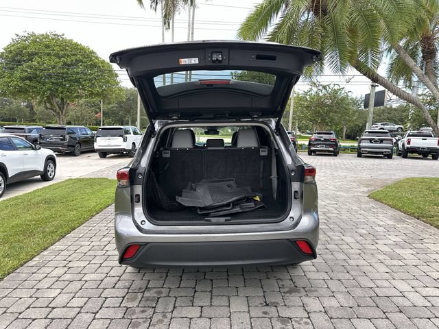 Used 2025 Toyota Highlander XLE FWD image 28