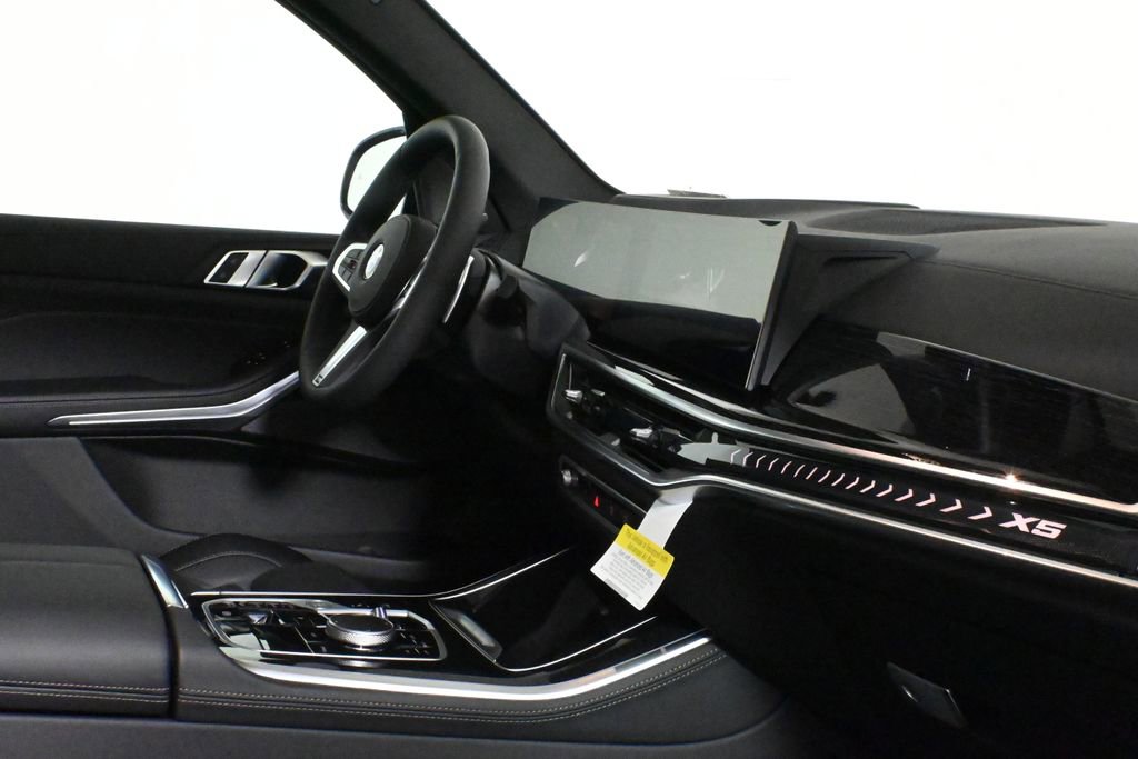 Used 2026 BMW X5 xDrive40i w/ M Sport Package image 34