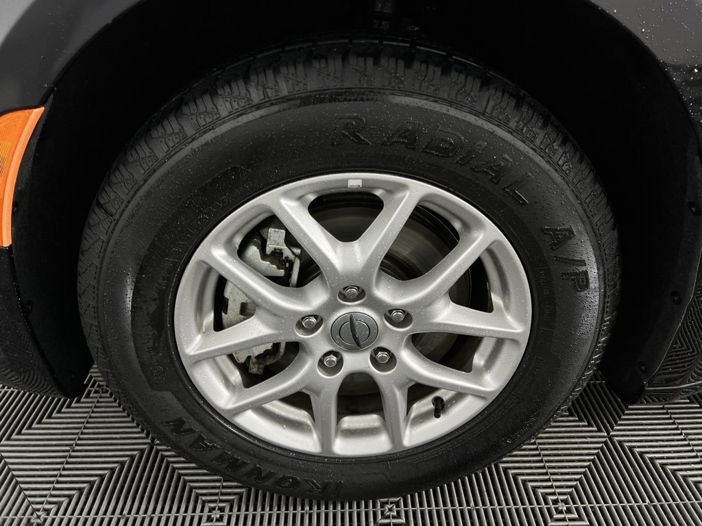 Used 2024 Chrysler Pacifica Touring-L image 12